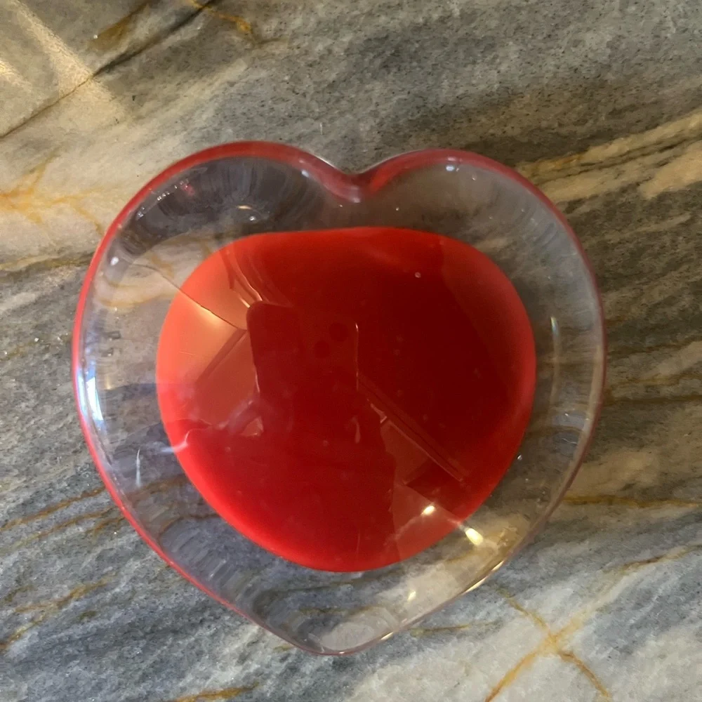 Heart shape glass paperweight decor